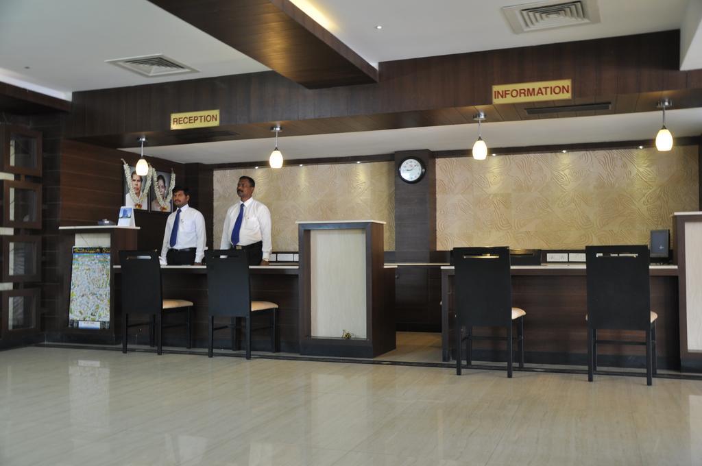 Hotel Shaans Tiruchirappalli Extérieur photo