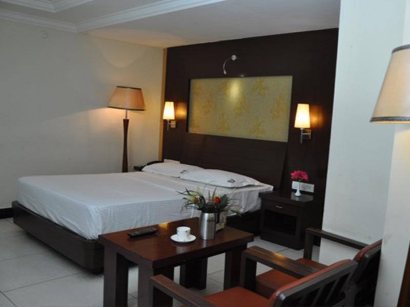 Hotel Shaans Tiruchirappalli Extérieur photo