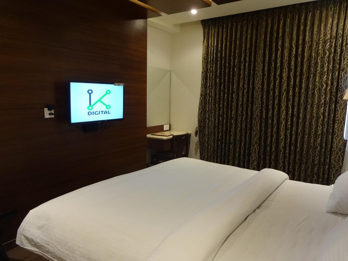 Hotel Shaans Tiruchirappalli Extérieur photo