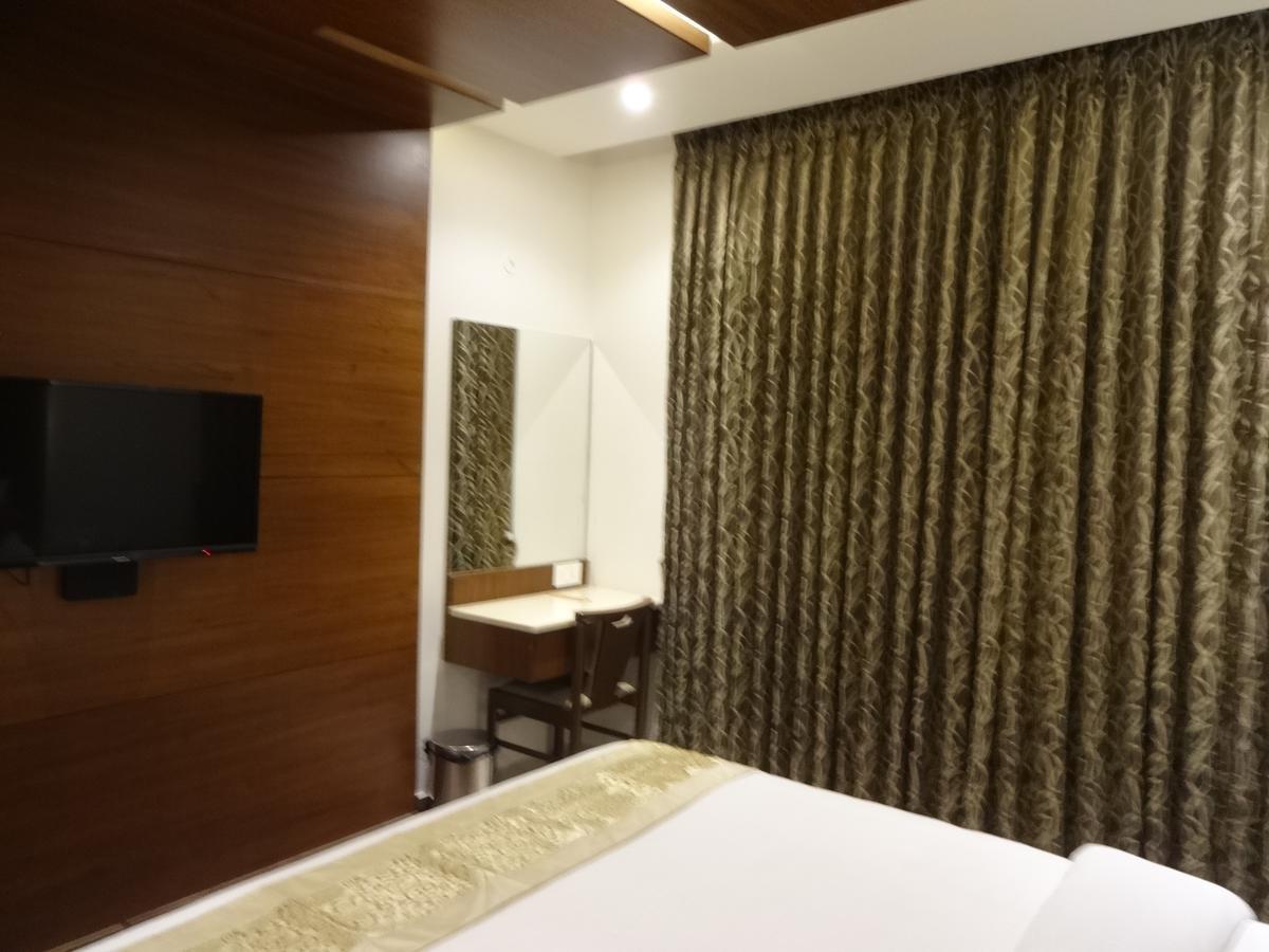 Hotel Shaans Tiruchirappalli Extérieur photo